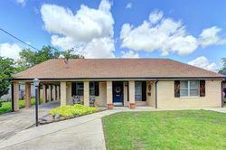 Pre-foreclosure in  TIGER DR Thibodaux, LA 70301