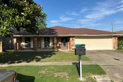 Pre-foreclosure in  NORMANDY DR Kenner, LA 70065