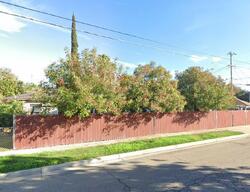 Pre-foreclosure in  E LAMONA AVE Fresno, CA 93703