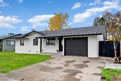 Pre-foreclosure in  GILLINGHAM WAY North Highlands, CA 95660