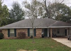 Pre-foreclosure in  HERITAGE OAKS DR Baton Rouge, LA 70818