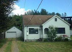 Pre-foreclosure in  COWLITZ GDNS Kelso, WA 98626