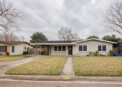 Pre-foreclosure in  E MESQUITE LN Victoria, TX 77901