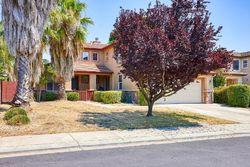 Pre-foreclosure in  DEERWOOD AVE Lathrop, CA 95330