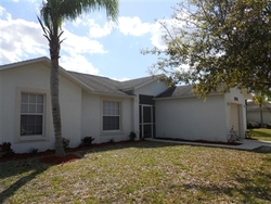 Pre-foreclosure in  SUNNY CREST LN Fort Myers, FL 33905