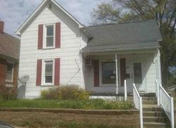 Pre-foreclosure in  FULTON PL Canton, IL 61520