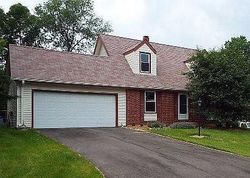 Pre-foreclosure in  KINGS CIR Racine, WI 53406