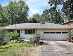 Pre-foreclosure in  SW 70TH AVE Portland, OR 97223