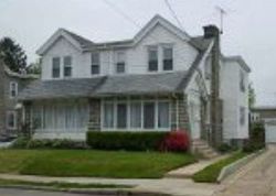 Pre-foreclosure in  OVERHILL RD Upper Darby, PA 19082