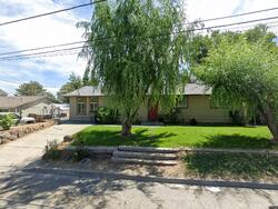 Pre-foreclosure in  RAVINE DR Sunnyside, WA 98944