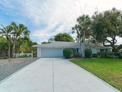 Pre-foreclosure in  SHADOW LAWN DR Sarasota, FL 34242