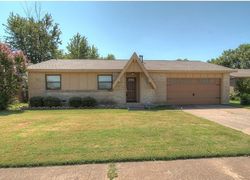 Pre-foreclosure in  E 36TH ST Tulsa, OK 74146