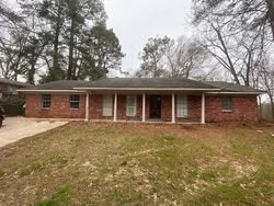 Pre-foreclosure in  BELLAIRE DR Vicksburg, MS 39180