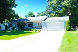 Pre-foreclosure in  MAPLECREST DR Waterford, MI 48329