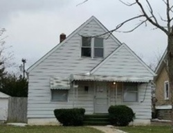 Pre-foreclosure in  ALBANY ST Oak Park, MI 48237