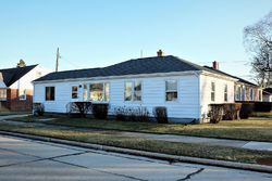 Pre-foreclosure in  LOMBARD AVE Racine, WI 53402