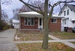 Pre-foreclosure in  ELM ST Wayne, MI 48184