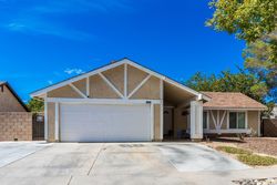  Glenraven Rd, Lancaster CA