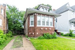 Pre-foreclosure in  S EMERALD AVE Chicago, IL 60620