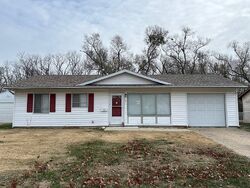 Pre-foreclosure in  LAMAR DR Pekin, IL 61554