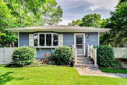 Pre-foreclosure in  VAN HORN AVE Holbrook, NY 11741