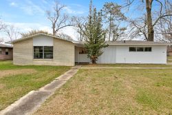 Pre-foreclosure in  HAMPTON LN Beaumont, TX 77707