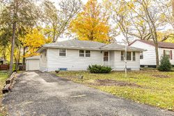 Pre-foreclosure in  N VALLEY VIEW DR Grayslake, IL 60030