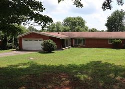 Pre-foreclosure in  SHERWOOD DR Radcliff, KY 40160