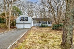 Pre-foreclosure in  N COUNTRY RD Smithtown, NY 11787