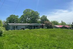 Pre-foreclosure in  WINDHAM PARKMAN RD Garrettsville, OH 44231