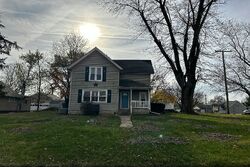 Pre-foreclosure in  E 5TH ST Rock Falls, IL 61071