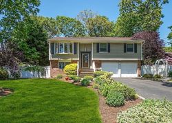 Pre-foreclosure in  40TH ST Islip, NY 11751