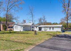 Pre-foreclosure in  LAKESIDE DR Williamstown, NJ 08094