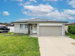 Pre-foreclosure in  WELLINGTON AVE Roseville, MI 48066