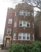Pre-foreclosure in  S EAST END AVE Chicago, IL 60649