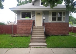 Pre-foreclosure in  GUNDERSON AVE Berwyn, IL 60402