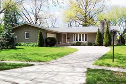 Pre-foreclosure in  MEADOWCREST DR Downers Grove, IL 60516