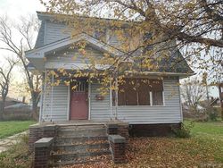 Pre-foreclosure in  SOMERSET AVE Detroit, MI 48224