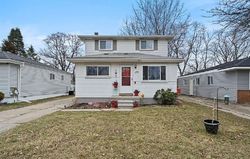 Pre-foreclosure in  RENSELLOR ST Livonia, MI 48152