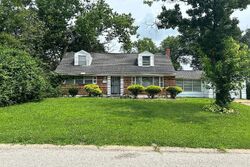 Pre-foreclosure in  SAINT HENRY LN Saint Louis, MO 63121