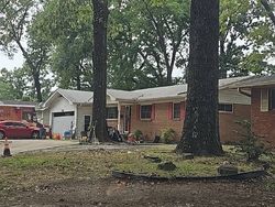 Pre-foreclosure in  WINDAMERE DR Little Rock, AR 72209