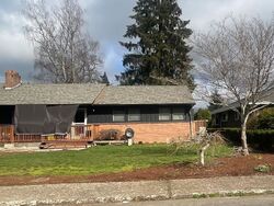 Pre-foreclosure in  MANBRIN DR N Salem, OR 97303
