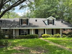 Pre-foreclosure in  MORGAN ST Monroe, LA 71201