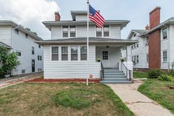 Pre-foreclosure in  HULL CT Waukegan, IL 60085
