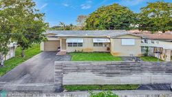 Pre-foreclosure in  CLEVELAND ST Hollywood, FL 33021