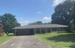 Pre-foreclosure in  FOREST HILLS DR Childersburg, AL 35044