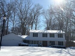 Pre-foreclosure in  LE CHATEAU DR Brookfield, WI 53045