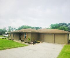  N Lake Dr, Winnie TX