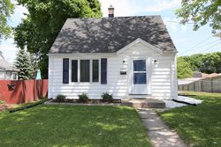 Pre-foreclosure in  S 92ND ST Milwaukee, WI 53227