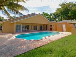 Pre-foreclosure in  GLENCAIRN RD Hialeah, FL 33016